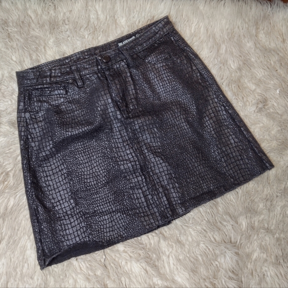 New Blank NYC Python Raw Hem Coated Denim A-line Mini Skirt Size 26 - Picture 3 of 12
